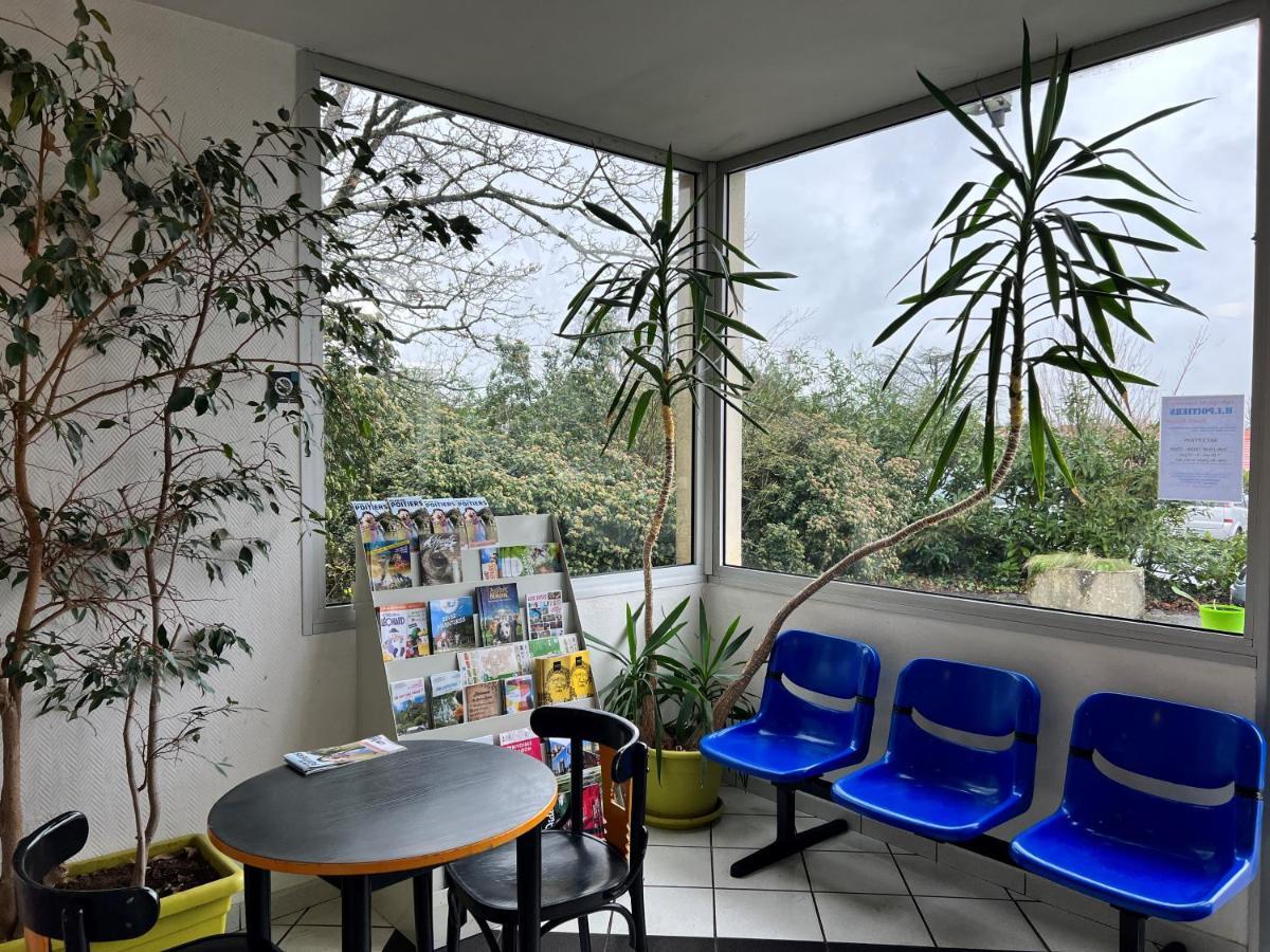 Auberge De Jeunesse Hi Poitiers Esterno foto