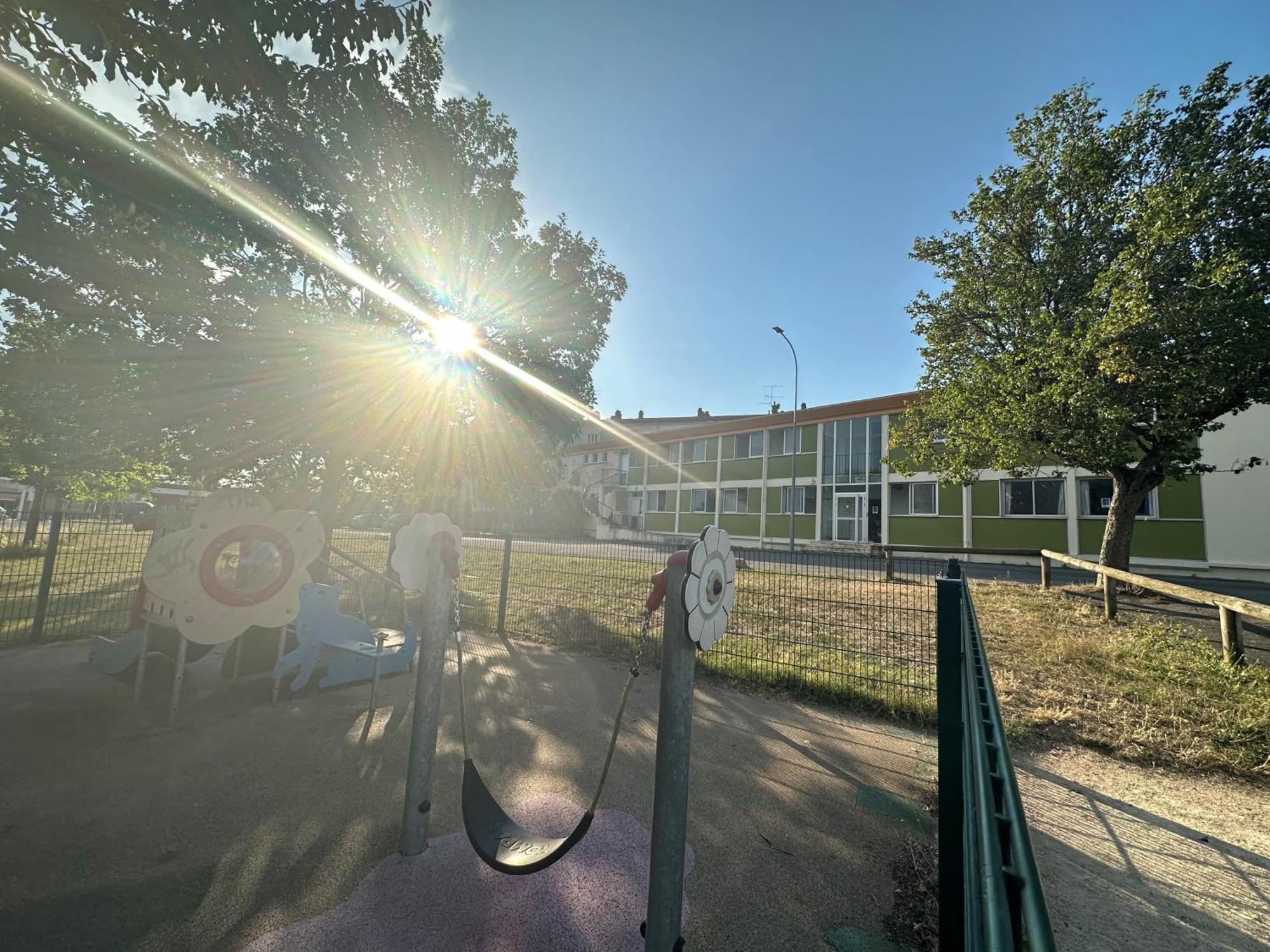 Auberge De Jeunesse Hi Poitiers Esterno foto