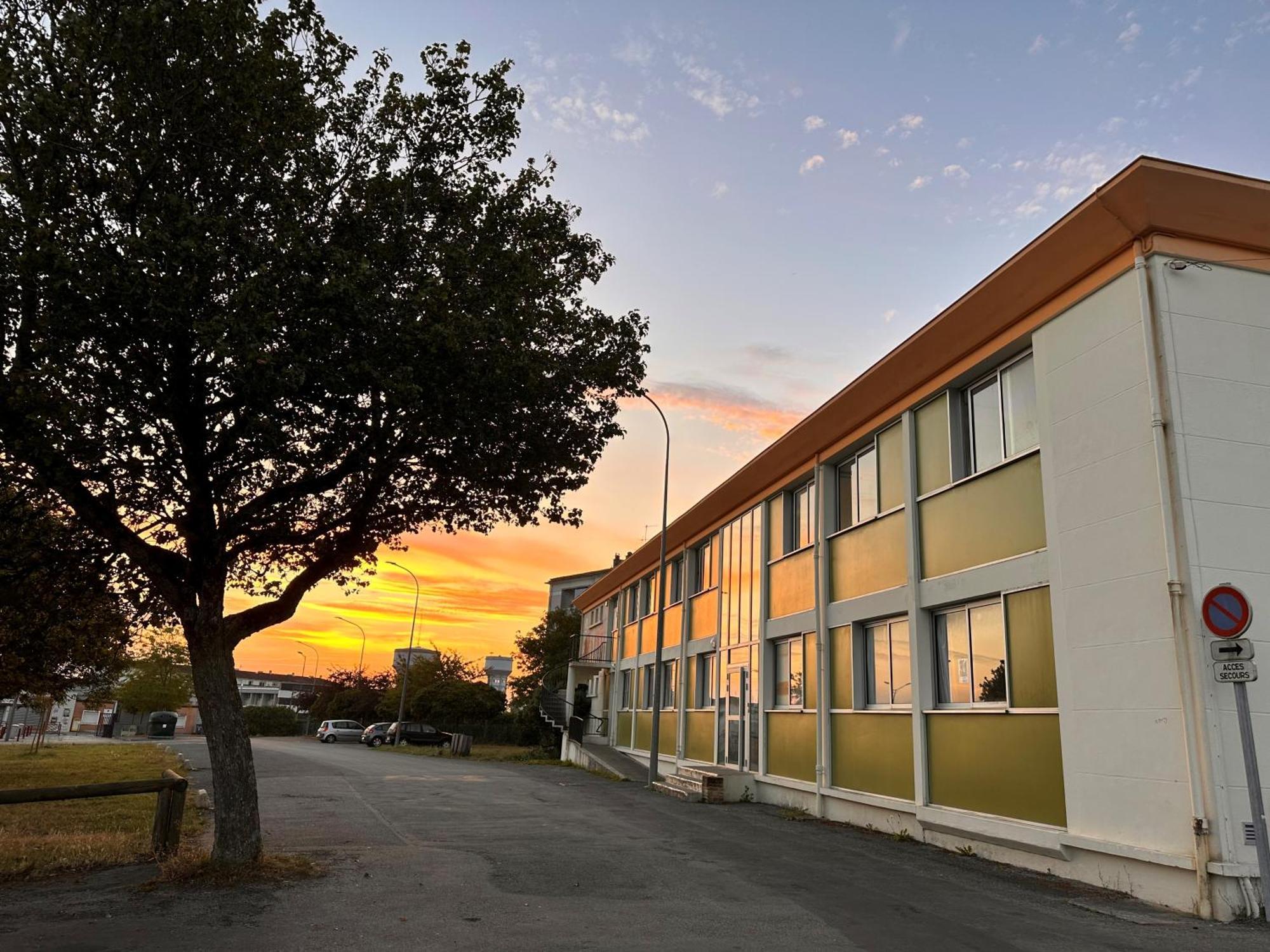 Auberge De Jeunesse Hi Poitiers Esterno foto