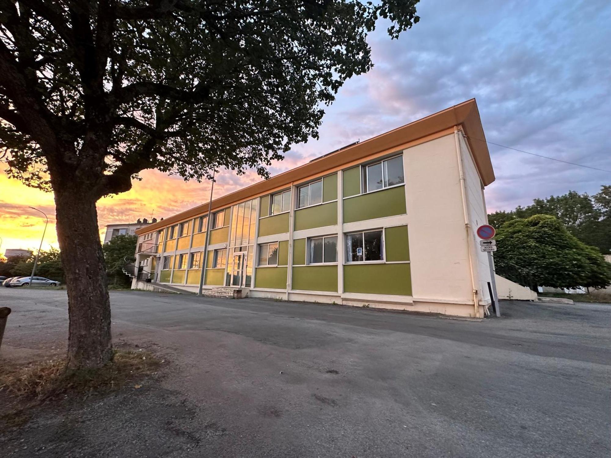 Auberge De Jeunesse Hi Poitiers Esterno foto
